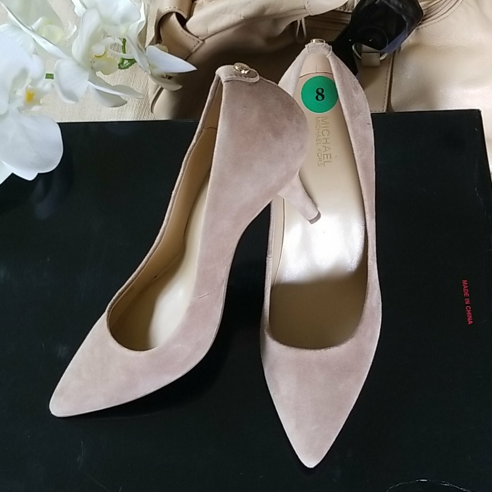 Women's classic shoes on heels - Picture 1 of 9